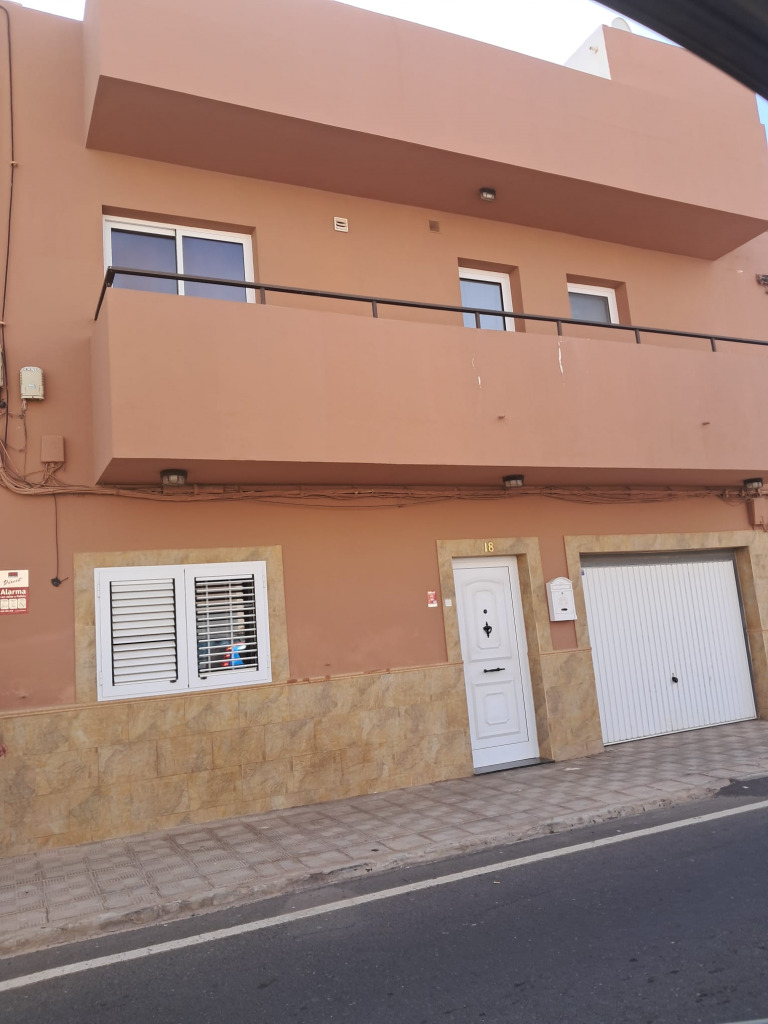 Amplio Edificio en Puerto del Rosario